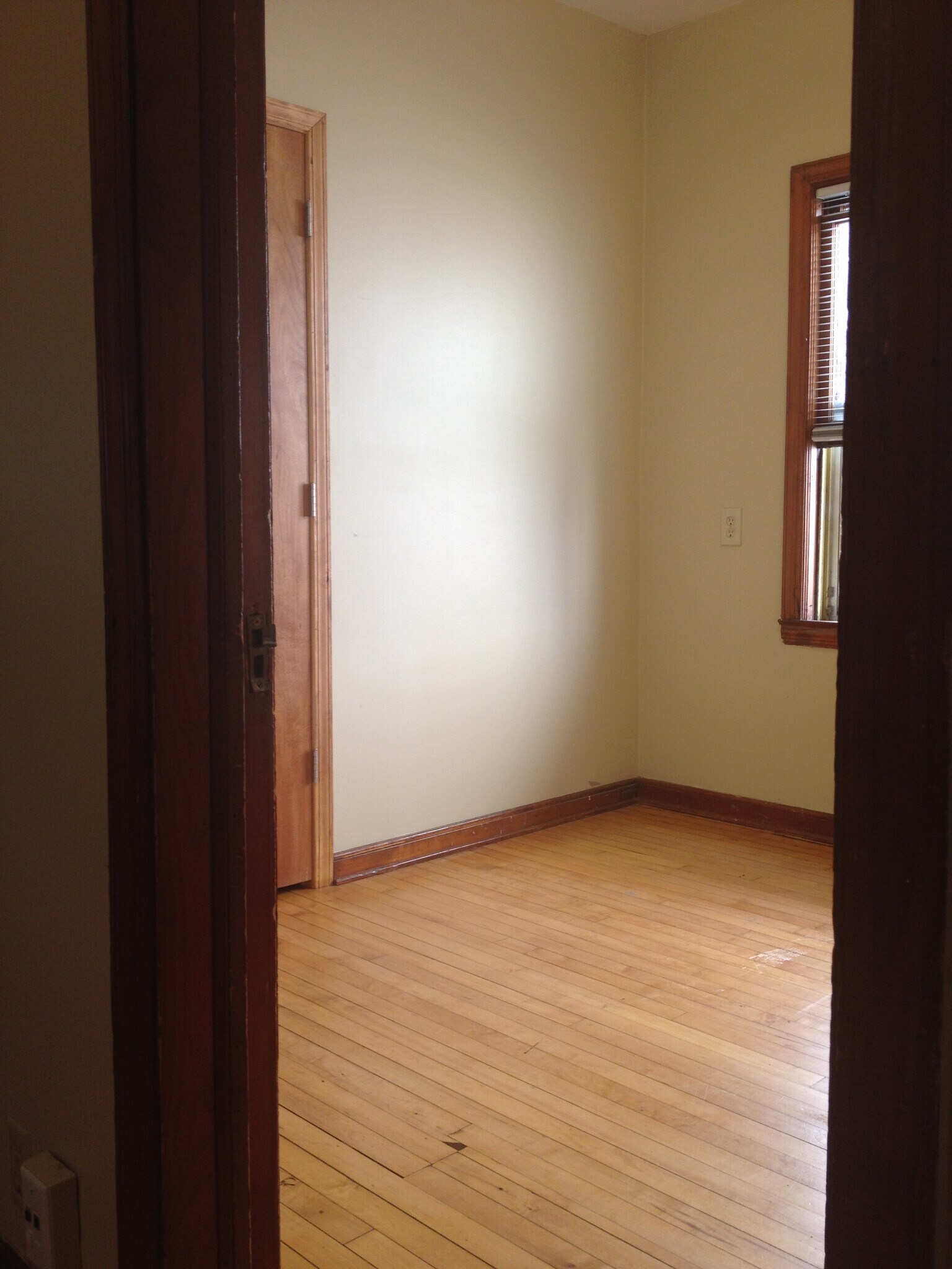 Building Photo - 2570 N Newhall St