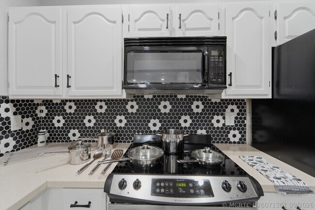 Building Photo - 301 Knotty Wood Ln