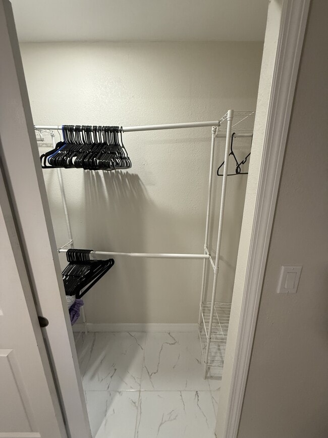 Building Photo - 429 Morgan Cir S