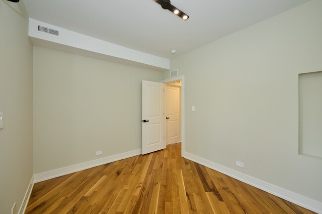 Building Photo - 5200 N Winthrop Ave