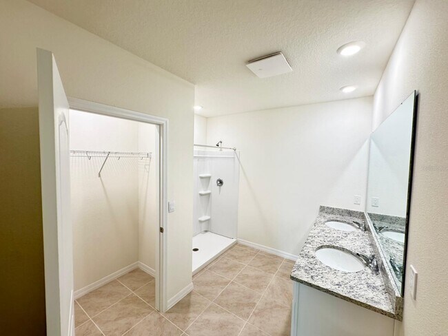 Building Photo - 2109 Doe Run Dr