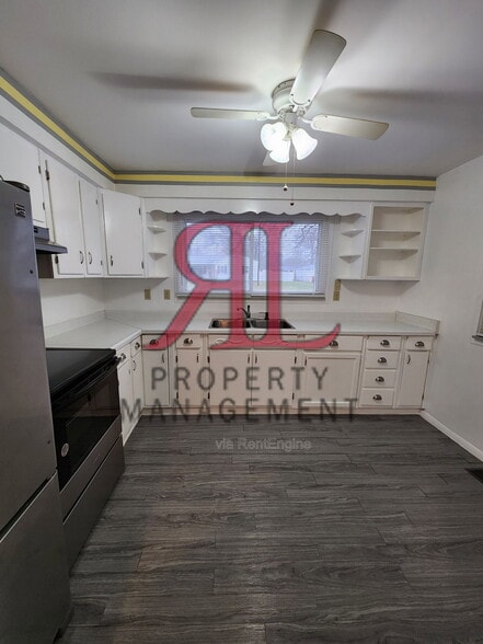 Building Photo - 2436 Charlemagne St