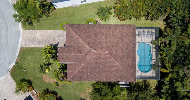 Building Photo - 521 NE Abaca Way