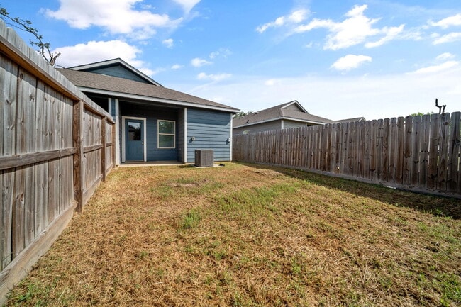 Building Photo - **MOVE-IN READY 3-BEDROOM HOME IN CONROE!**