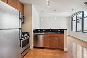 Building Photo - Available Now! // 1 Bedroom 1 Bathroom // ...