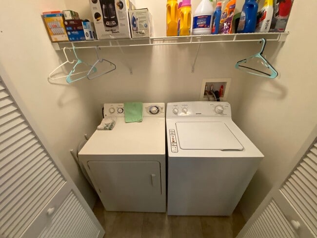 Building Photo - Warm and Inviting ANNUAL 2 + 2 Turnkey Patio Villa in The Village of Mallory