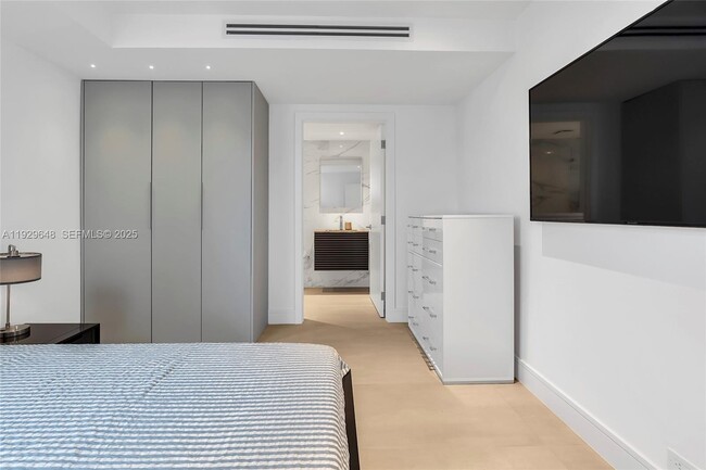 Building Photo - 325 Ocean Dr