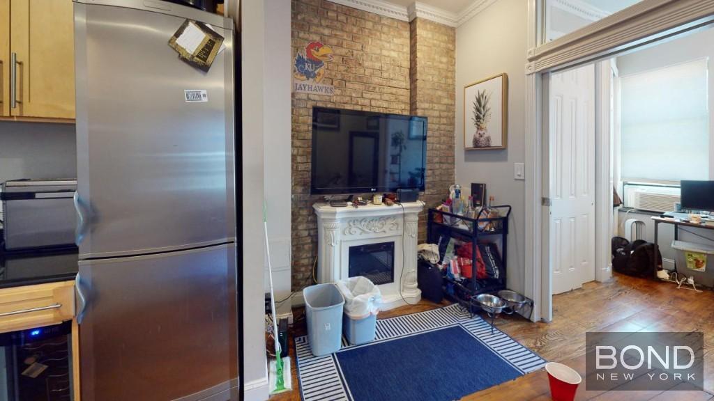 Building Photo - 722 Tenth Avenue