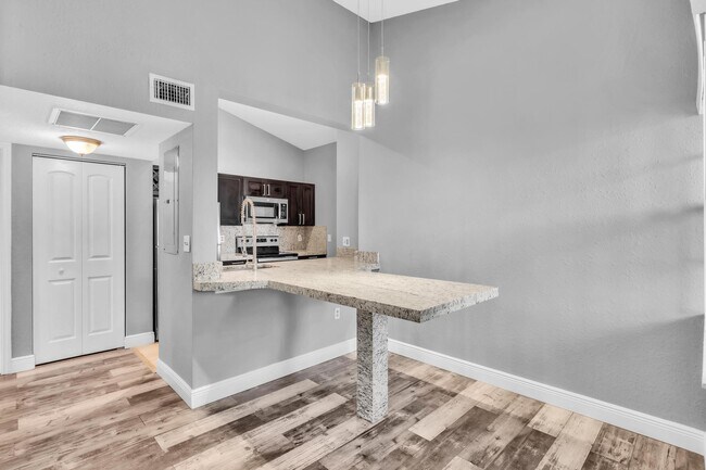 Building Photo - 2890 N Oakland Forest Dr