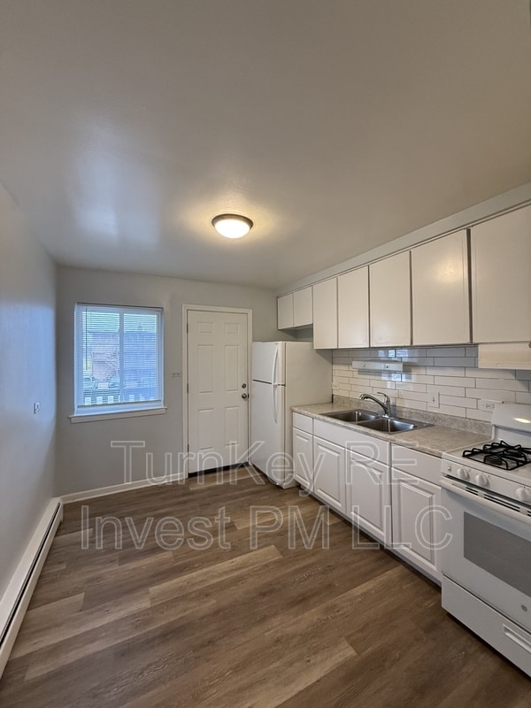 Building Photo - 2124 14th Ave