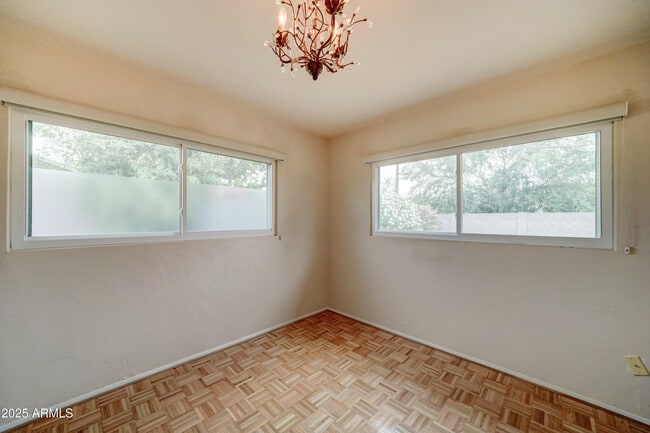 Building Photo - 3033 E Campbell Ave