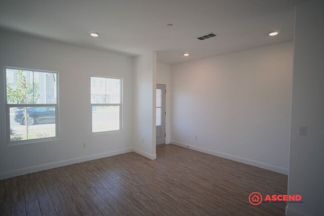 Building Photo - Stunning Home in Gossamer Grove!