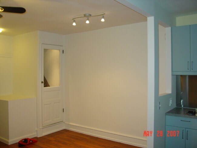 Building Photo - 4330 Pine St