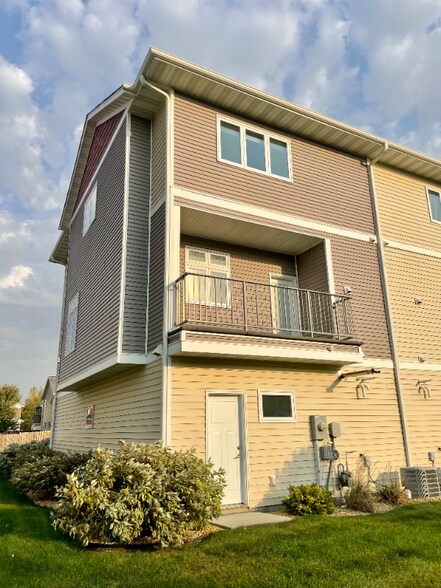 Building Photo - 2161 Rolling Green Ln