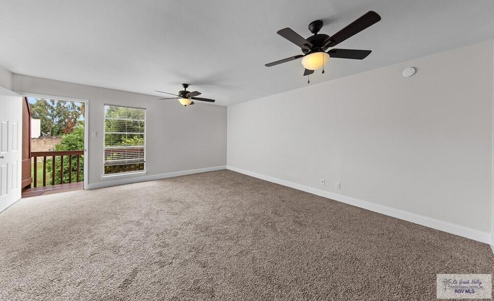 Building Photo - 805 Continental Dr