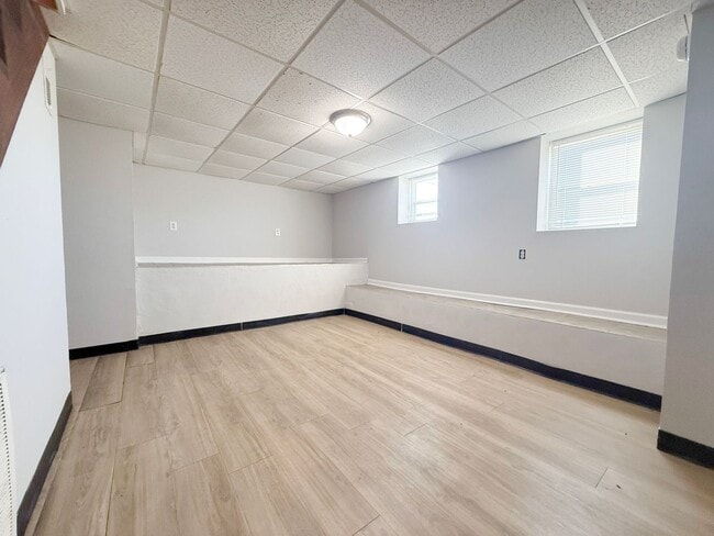 Building Photo - 4 Bedroom Two-Story Home with Large Yard, Lawn Care Included