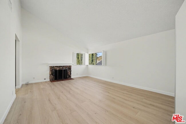 Building Photo - 243 Blanquita Way