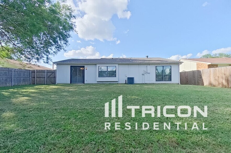 Building Photo - 7940 Bermejo Rd