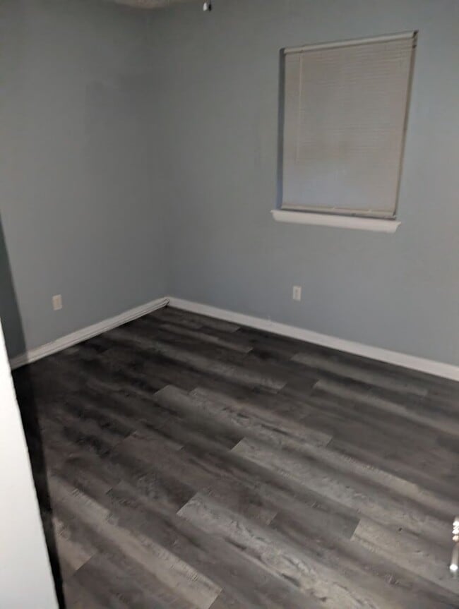 Building Photo - 24 Rosewood Dr