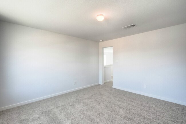 Building Photo - 21251 Shr Blf Dr