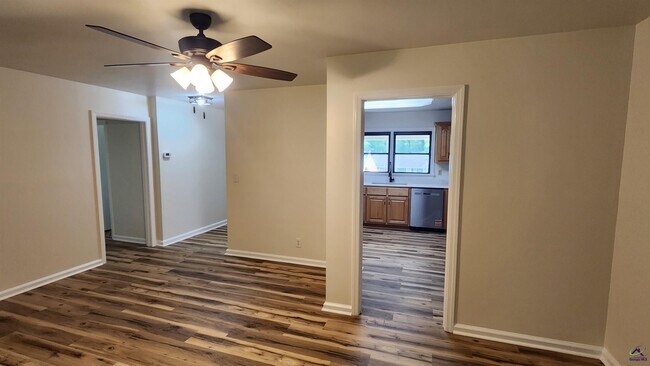 Building Photo - 203 Springdale Dr