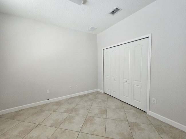 Building Photo - 2718 Atherton Dr
