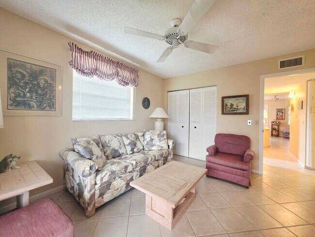 Building Photo - 719 Flanders Dr