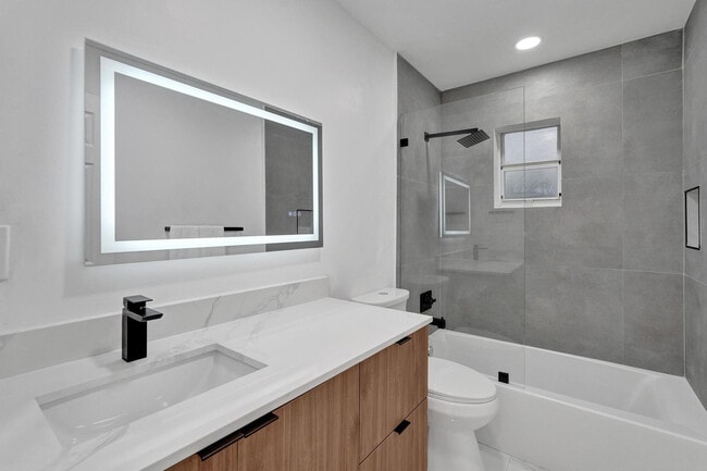 Building Photo - 4138 SW 48th Ct