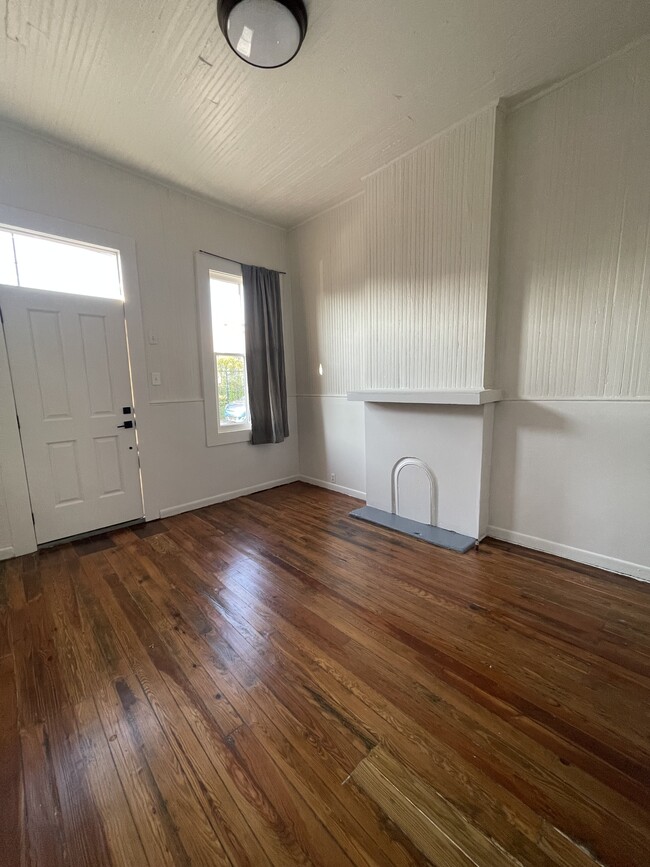 Building Photo - 3979 S Front St