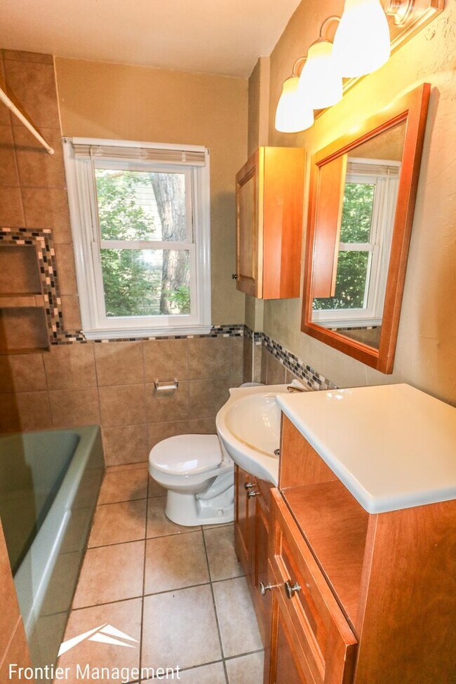 Building Photo - Completely remodeled 4 bedroom house just ...