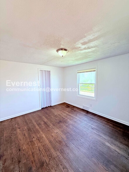 Building Photo - 16834 Fairfield St