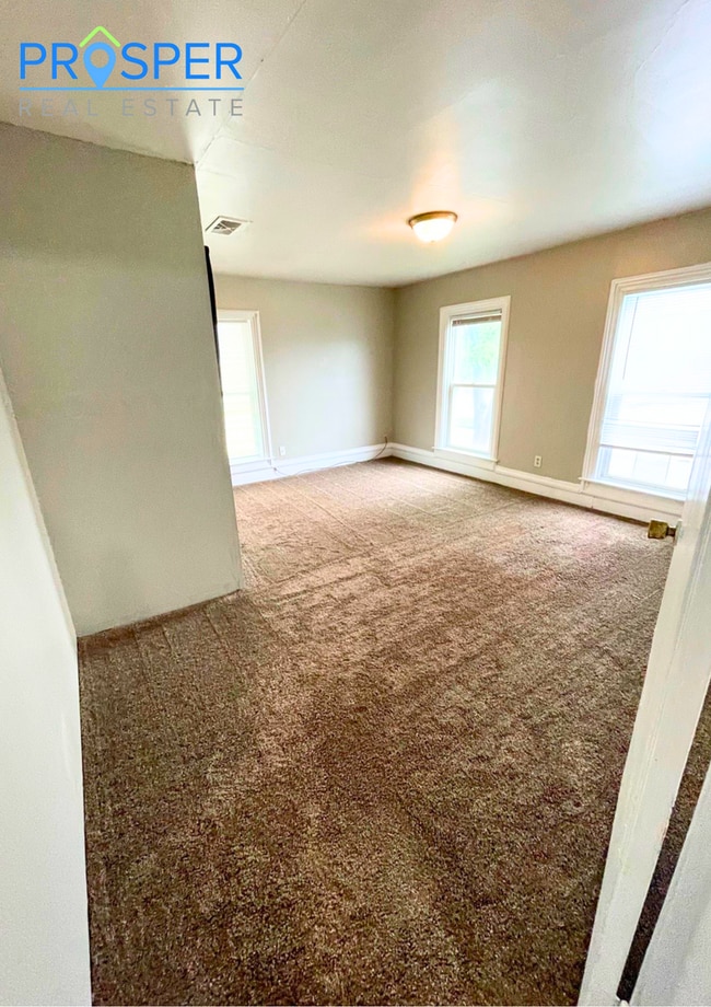 Building Photo - 826 Menomonie St