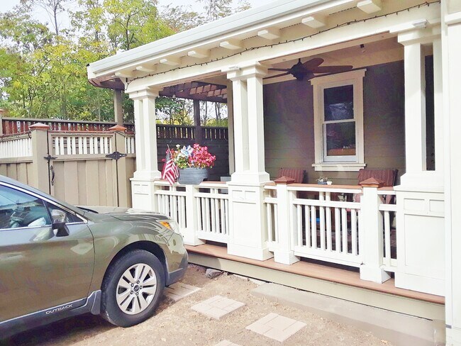 Primary Photo - 110 Roberta Ave