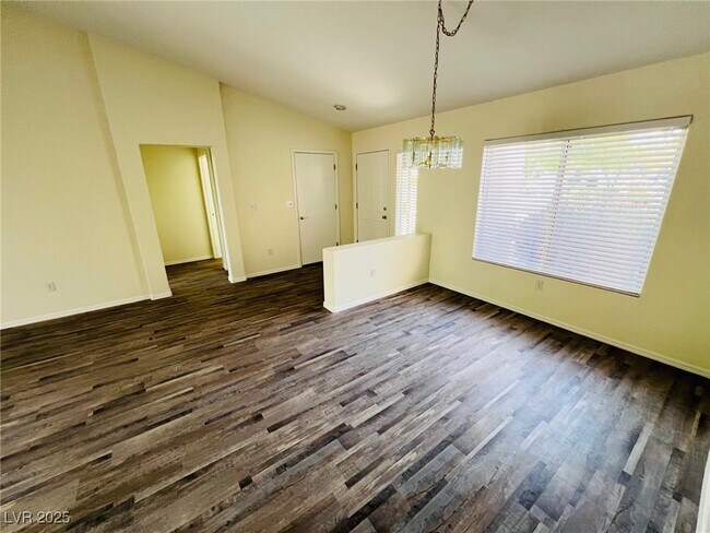 Building Photo - 10816 Clear Meadows Dr