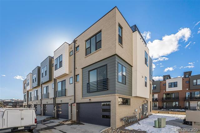 Building Photo - 2643 Nicholas Wy