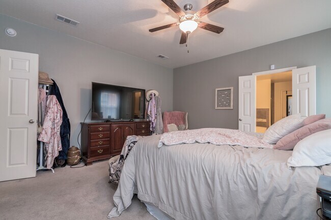 Building Photo - ** BEAUTIFUL 3 BED/ 2 BATH HOUSE **