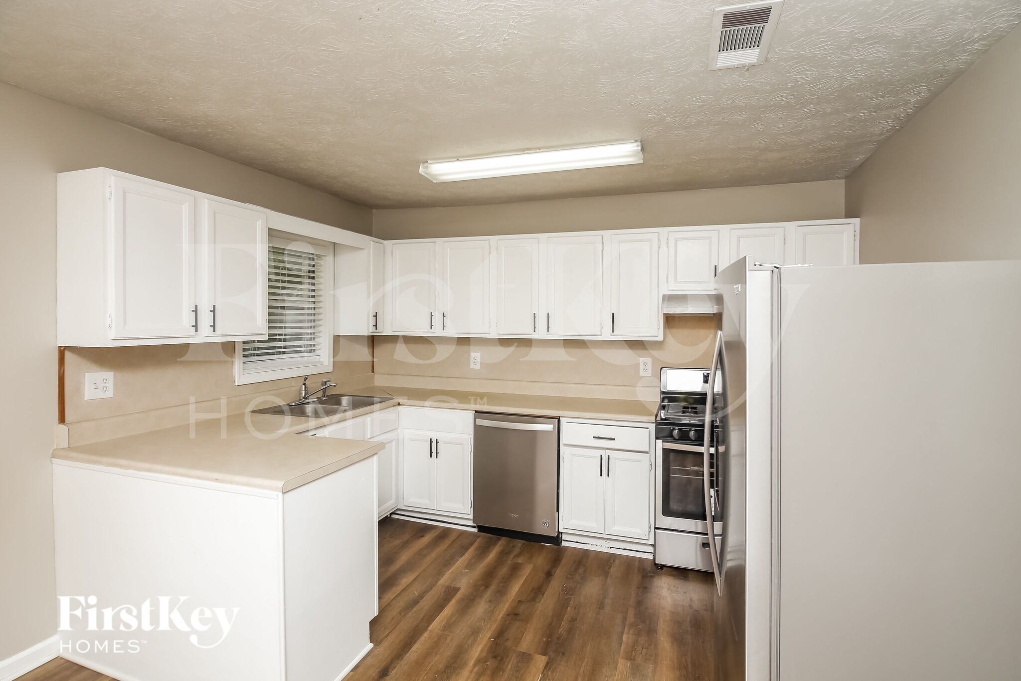 Building Photo - 2422 Chestnut Log Ln