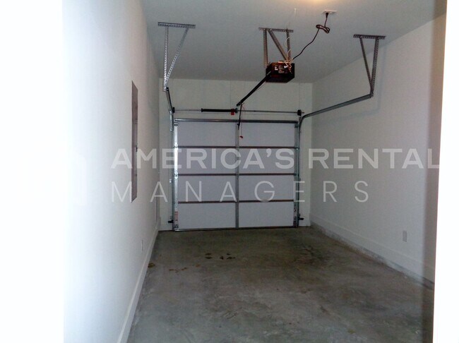 Building Photo - DEPOSIT PENDING!!! Town Home in Gardendale...