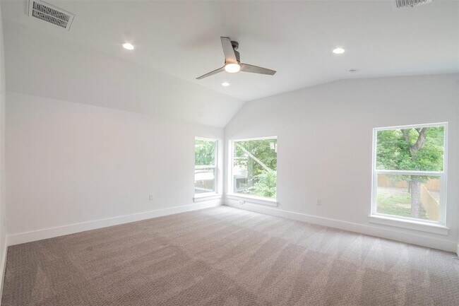 Building Photo - 616 W Dittmar Rd