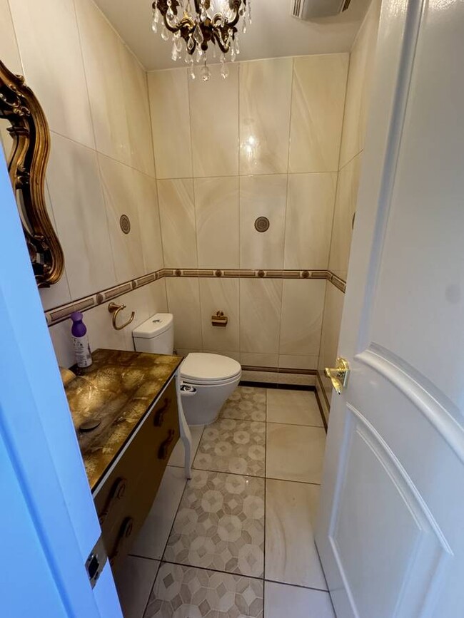 Powder Room - 1 Wiltshire Dr