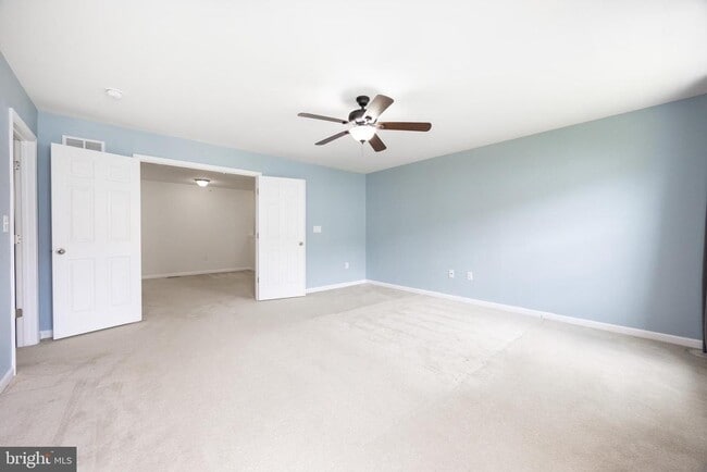 Building Photo - 253 Fairfield Cir W