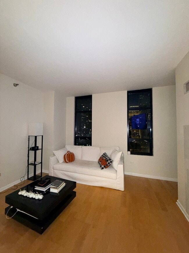 Building Photo - 1255 S State St