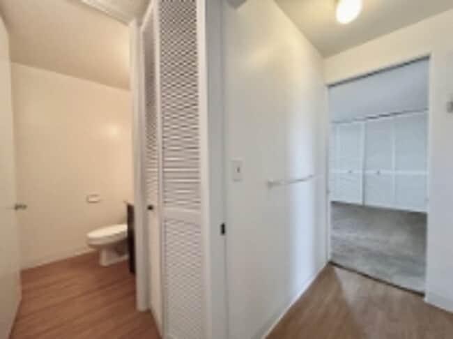 Building Photo - Beautiful golf course views from this Salt Lake - Moanalua condo!