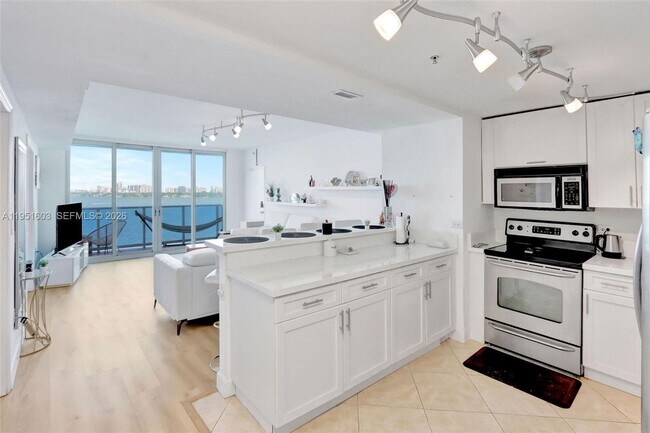 Building Photo - 7501 E Treasure Dr