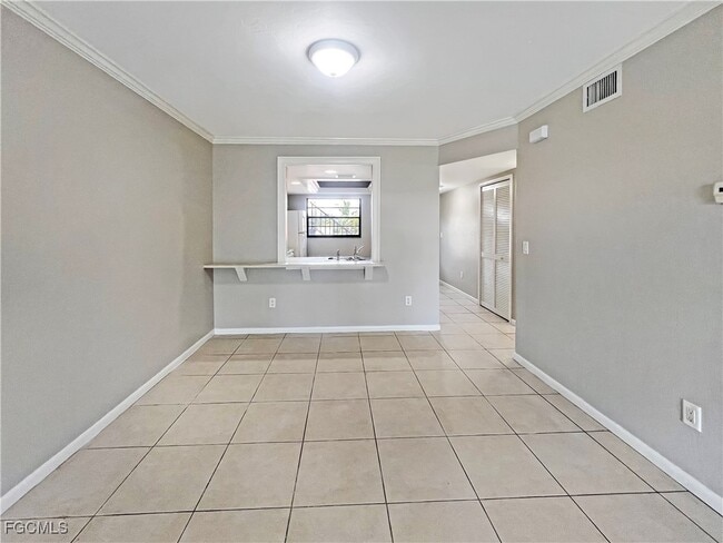 Building Photo - 4530 SW 10th Ave