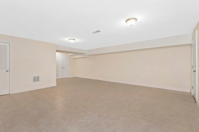 Building Photo - 68 Waverley Ave