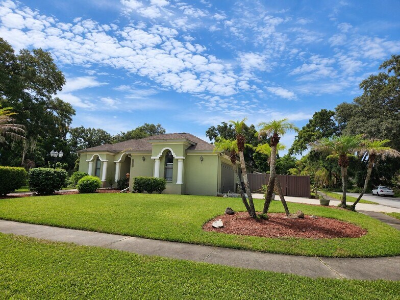 Building Photo - 2104 Heritage Crest Dr