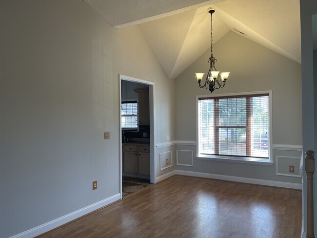 Building Photo - 109 Canyon Ct