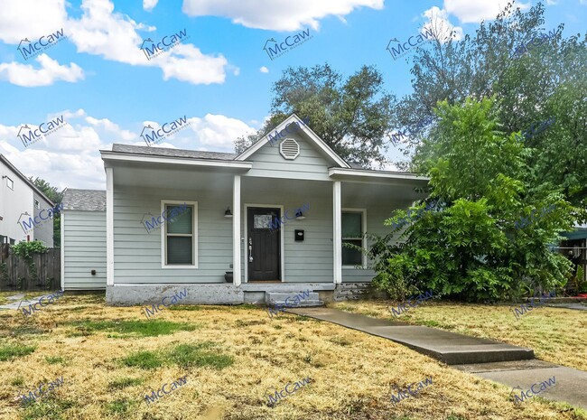 Building Photo - Adorable 2/2 in Fort Worth!