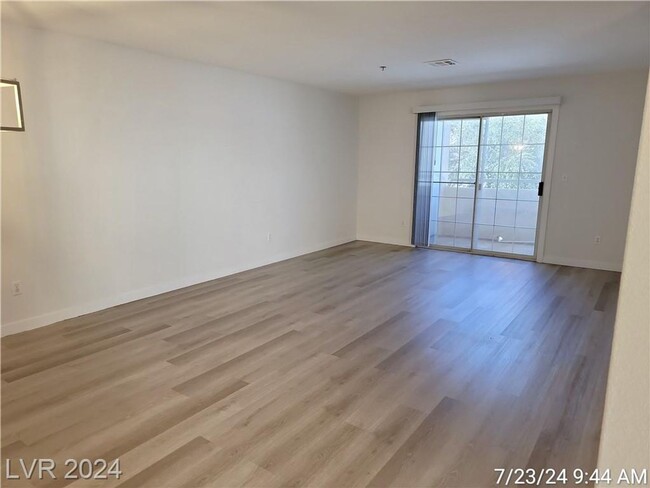 Building Photo - FANTASTIC GREEN VALLEY 2ND FLOOR UNIT IN G...